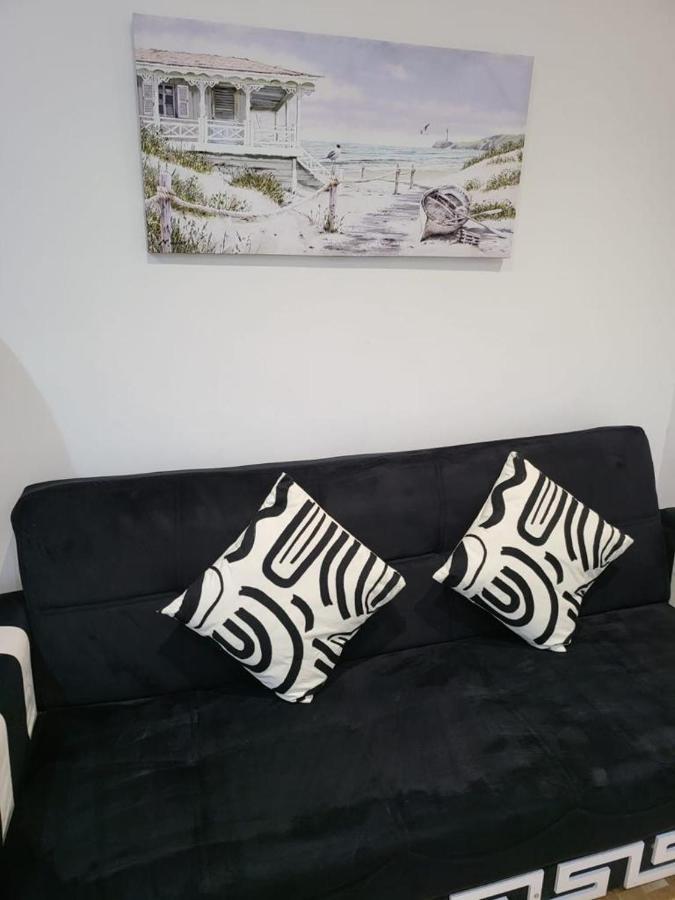 Ferienwohnung Fancy Basement Flat A London Exterior foto