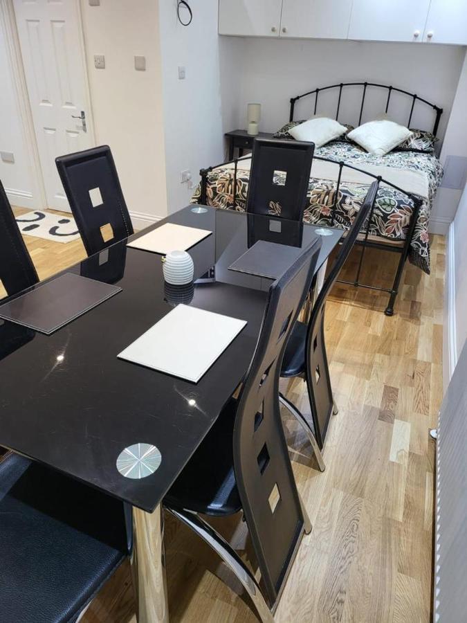Ferienwohnung Fancy Basement Flat A London Exterior foto