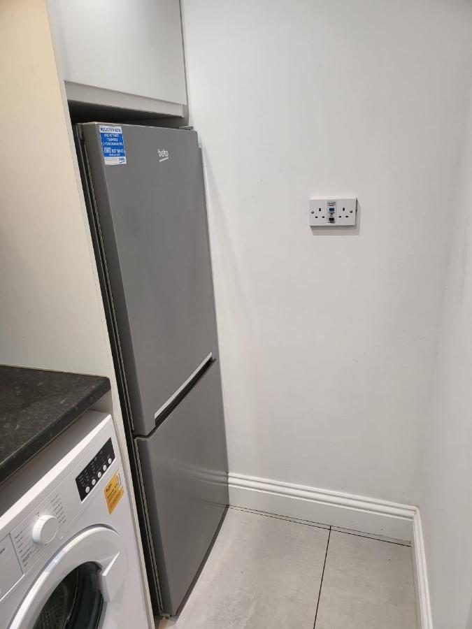 Ferienwohnung Fancy Basement Flat A London Exterior foto