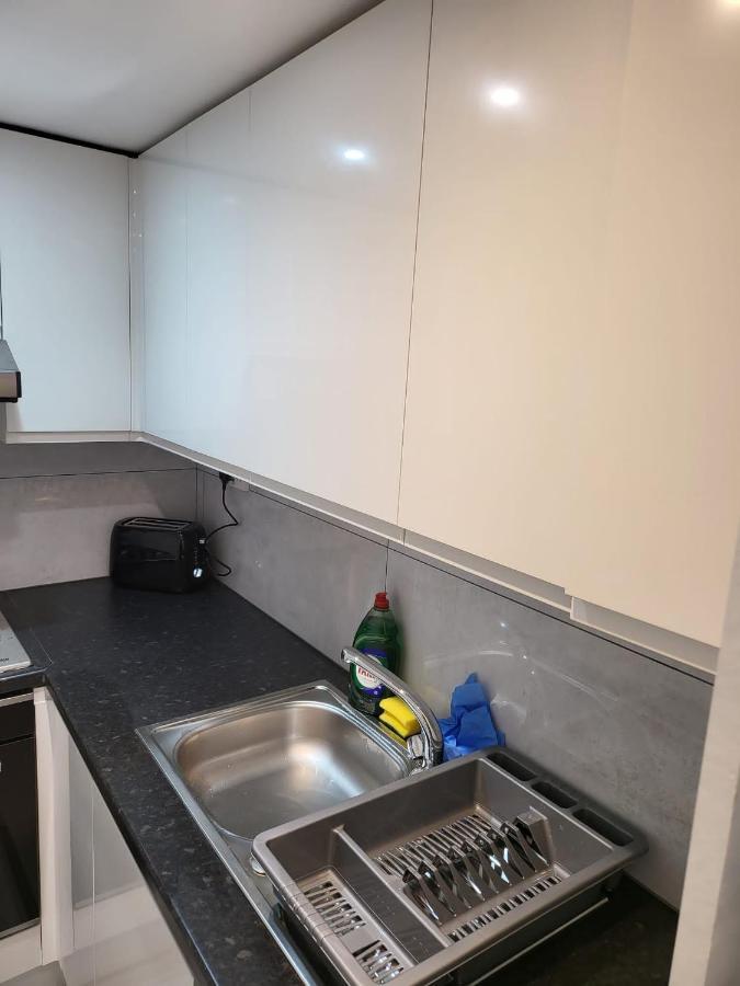 Ferienwohnung Fancy Basement Flat A London Exterior foto
